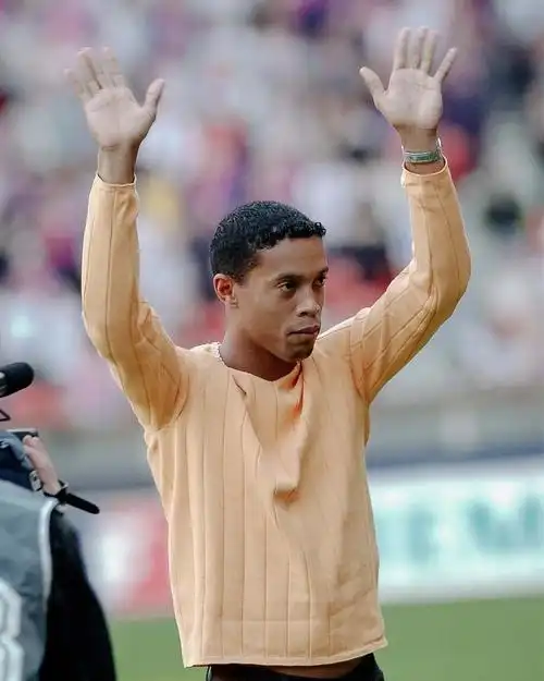 他采用更多 他采用更多