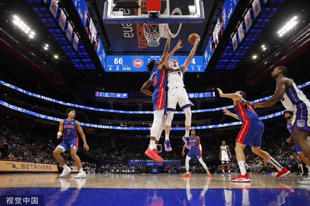 严峻赛场上 严峻赛场上