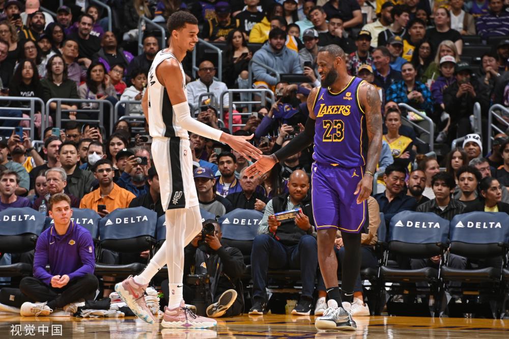 胜利的背后 胜利的背后