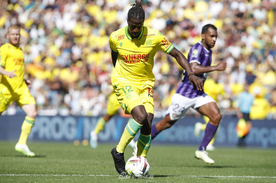 迅速拍了一 迅速拍了一